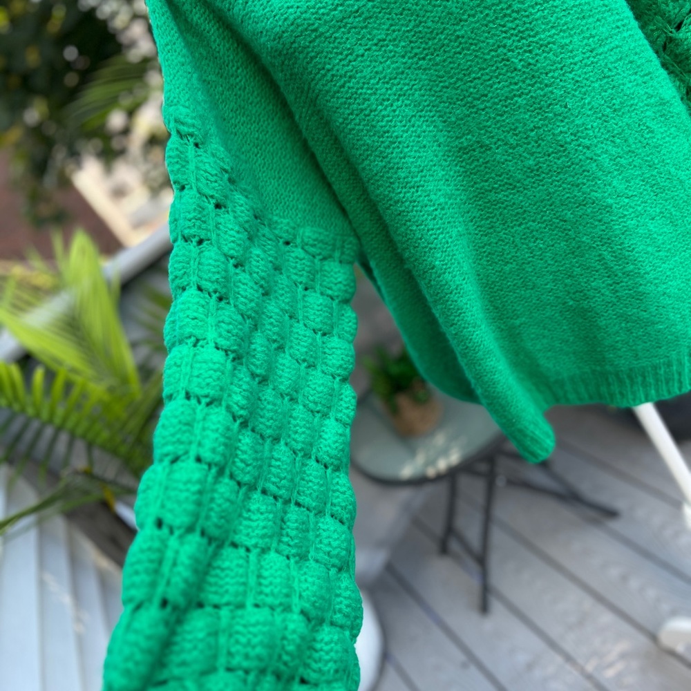 VICI Bell Sleeve Kelly Green Sweater Size Medium - Picture 4 of 7